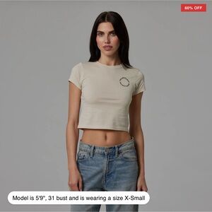 TALENTLESS Women’s Cream Circle Logo Crop Tee Medium in bone new with tags